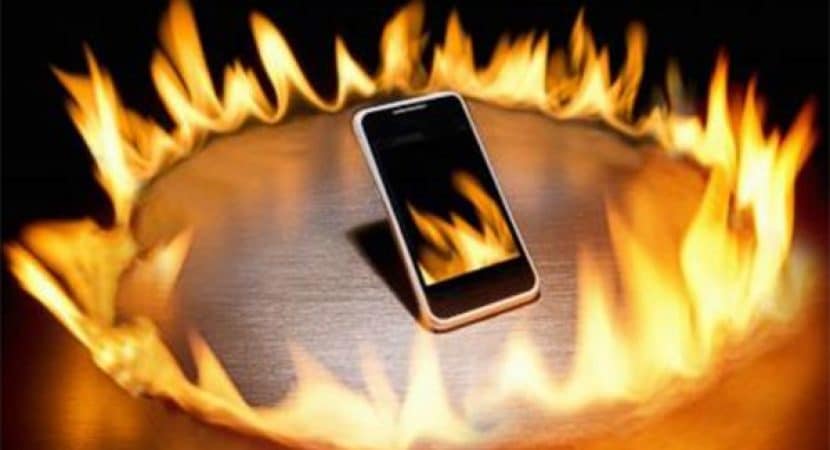 Có rất nhiều nguyên nhân khiến điện thoại bị nóng
