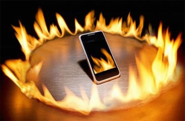Có rất nhiều nguyên nhân khiến điện thoại bị nóng